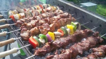 خبير يحذر من شوي اللحمة في العيد.. تعرض للإصابة بالسرطان