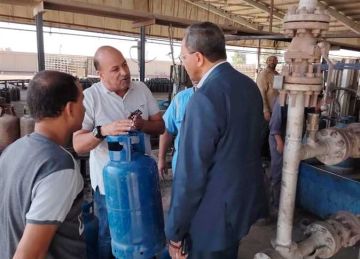 محافظ قنا يفاجئ مصنع الغازات البترولية HU ويشدد على إجراءات الوزن والجودة