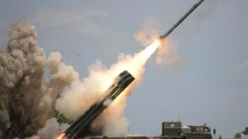 الحوثيون: مستعدون لاستهداف السفن والبوارج الأمريكية في البحر الأحمر