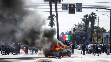 بعد أحداث كاليفورينا.. لماذا يرغب الديموقراطيون في إدخال المهاجرين غير الشرعيين؟ بعد أحداث كاليفورينا.. لماذا يرغب الديموقراطيون في إدخال المهاجرين غير الشرعيين؟
