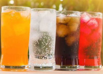  تحذير طبي .. المشروبات الغازية قد تزيد خطر الجلطات والسكتات القلبية