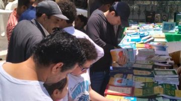 إقبال كبير على معرض إصدارات الشئون الإسلامية بمسجد السيدة زينب