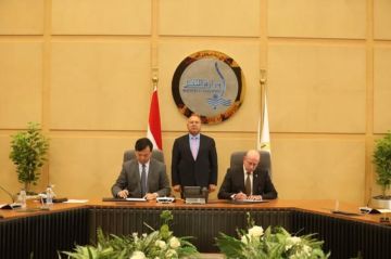 توقيع عقد بناء سفينتين جديدتين من سفن الصب الجاف العملاقة بين الملاحة الوطنية وترسانة هانتونج الصينية توقيع عقد بناء سفينتين جديدتين من سفن الصب الجاف العملاقة بين الملاحة الوطنية وترسانة هانتونج الصينية