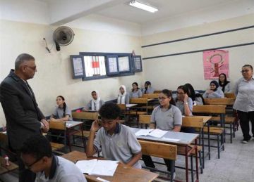 محافظ أسوان يتفقد لجان امتحانات الشهادة الإعدادية محافظ أسوان يتفقد لجان امتحانات الشهادة الإعدادية