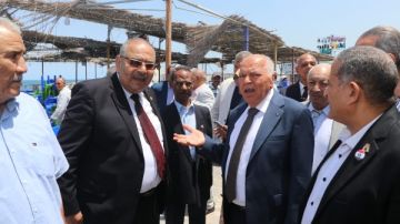 خلف الزناتي يتفقد نادي الشاطئ للمعلمين بالإسكندرية بعد العاصفة الرعدية خلف الزناتي يتفقد نادي الشاطئ للمعلمين بالإسكندرية بعد العاصفة الرعدية