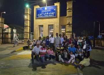 سفارة الهند: وصول 28 مواطنا إلى طابا بعد إجلائهم من إسرائيل لعودتهم إلى بلادهم سفارة الهند: وصول 28 مواطنا إلى طابا بعد إجلائهم من إسرائيل لعودتهم إلى بلادهم