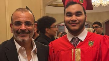 شكرا لأمك وليا..أيمن بهجت قمر يحتفل بتخرج نجله من الثانوية