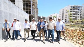 وزير الإسكان يتفقد كومباوند مزارين والحي اللاتيني بالعلمين الجديدة وزير الإسكان يتفقد كومباوند مزارين والحي اللاتيني بالعلمين الجديدة