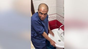 الشيخ محمد أبو بكر: ذكر الله في الحمام الأفرنجي جائز بشرط