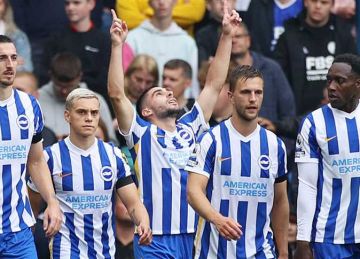 مالك برايتون يشتري أسهم في ناد إسكتلندي شهير