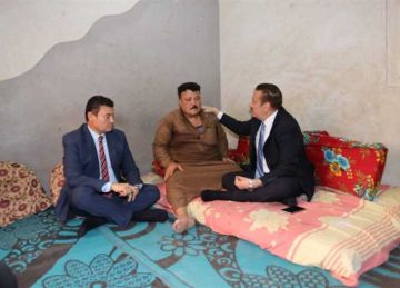 محافظ المنوفية يقدم واجب العزاء لوالد سائق حادث الطريق الإقليمي بمنزله في طملاي 