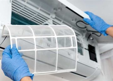 للتخلص من الروائح المزعجة والتوفير في فاتورة الكهرباء.. خطوات تنظيف التكييف بنفسك للتخلص من الروائح المزعجة والتوفير في فاتورة الكهرباء.. خطوات تنظيف التكييف بنفسك