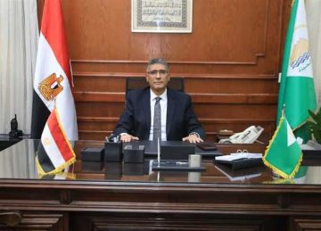 محافظ الجيزة يوجه بسرعة صرف التعويضات لأسر ضحايا حادث سقوط مدخنة مصنع الطوب بالصف