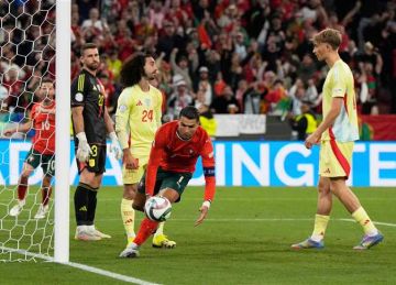 تفوق كاسح لـ إسبانيا على البرتغال.. إحصائيات مثيرة في نهائي دوري الأمم الأوروبية تفوق كاسح لـ إسبانيا على البرتغال.. إحصائيات مثيرة في نهائي دوري الأمم الأوروبية