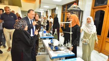 محافظ أسيوط يسلم ماكينات خياطة وتطريز للصم وضعاف السمع لتمكينهم اقتصاديا