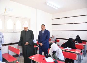 محافظ مطروح يتفقد انتظام امتحانات الشهادة الثانوية الأزهرية