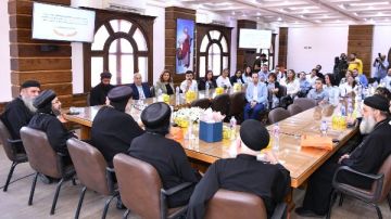 البابا تواضروس يلتقي خدام مركز إيمي للتعليم المستمر