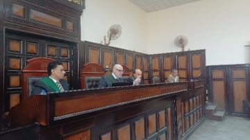 شاهدهما في وضع مخل.. تأجيل محاكمة ربة منزل وعشيقها في إنهاء حياة زوجها بأسيوط