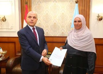 محافظ كفرالشيخ يسلم 12 عقد تقنين أراضي أملاك دولة للمستفيدين