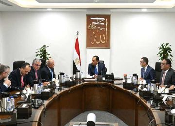 رئيس الوزراء: حوافز غير تقليدية لتوطين صناعة السيارات الكهربائية في مصر رئيس الوزراء: حوافز غير تقليدية لتوطين صناعة السيارات الكهربائية في مصر