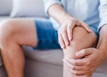 ركبتك بتطقطق؟ علامات مبكرة تكشف إصابتك بـ خشونة الركبة 