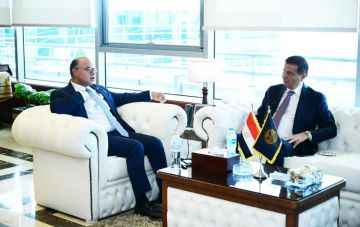 وزير الزراعة ورئيس هيئة الرقابة المالية يعقدان اجتماعا لتسريع تنفيذ خطط عمل صندوق التكافل الزراعي وزير الزراعة ورئيس هيئة الرقابة المالية يعقدان اجتماعا لتسريع تنفيذ خطط عمل صندوق التكافل الزراعي