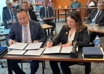 جامعة الإسكندرية و الأهلية توقعان اتفاقية تفعيل برامج الماجستير مع 13 جامعة مصرية وأجنبية جامعة الإسكندرية و الأهلية توقعان اتفاقية تفعيل برامج الماجستير مع 13 جامعة مصرية وأجنبية