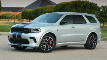 عودة سيارة ستيلانتس SRT إلى الحياة بشكل جديد عودة سيارة ستيلانتس SRT إلى الحياة بشكل جديد