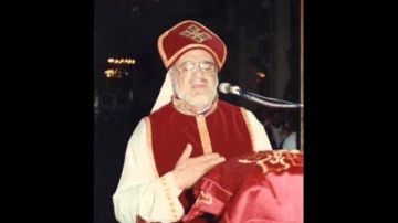  مسيرة وطنية وبكاء لرحيله .. مارجرجس بورسعيد تستقبل العزاء في وفاة القمص بطرس الجبلاوي