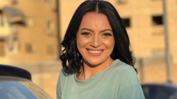 هبة عبد الغني تستقبل عزاء والدتها بمسجد الحامدية الشاذلية