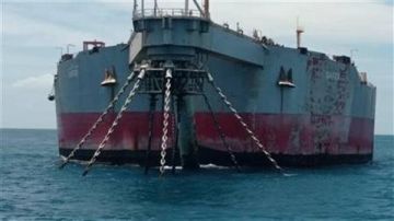 إيران تحتجز ناقلة نفط أجنبية بسبب تهريب مليوني لتر وقود في خليج عمان إيران تحتجز ناقلة نفط أجنبية بسبب تهريب مليوني لتر وقود في خليج عمان