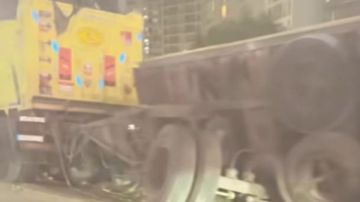 تريلا تطيح بـ 5 سيارات ملاكي على الطريق الدائري بالقطامية تريلا تطيح بـ 5 سيارات ملاكي على الطريق الدائري بالقطامية