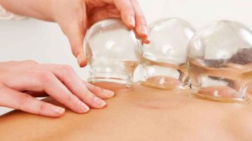 حكم الحجامة يثير جدلا فقهيا.. كريمة: ليست سنة.. ودار الإفتاء تحسم الخلاف