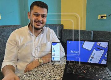 أبليكيشن يفك شفرة لغة الإشارة.. طلاب حاسبات بجامعة دمياط يبتكر تطبيق لتعليم الصم والبكم أبليكيشن يفك شفرة لغة الإشارة.. طلاب حاسبات بجامعة دمياط يبتكر تطبيق لتعليم الصم والبكم