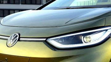 بحيلة غريبة.. سيارة فولكس فاجن الكهربائية تفقد مدى البطارية