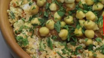 صحية و لذيذة .طريقة عمل سلطة حمص بالجبنة صحية و لذيذة .طريقة عمل سلطة حمص بالجبنة