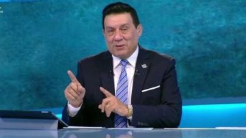 مدحت شلبي يكشف تفاصيل أزمة عقود نجوم الأهلي