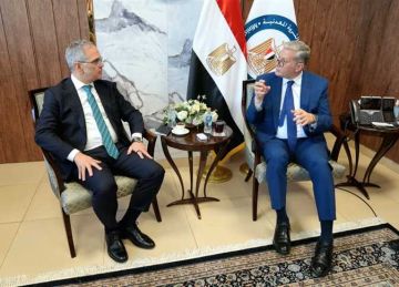 وزير البترول يبحث مع الرئيس الإقليمي لـ شلمبرجير دعم أنشطة الاستكشاف والإنتاج (تفاصيل)