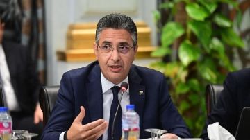 وزير التموين يبحث مع رئيس الشركة المصرية لتجارة الجملة توافر السلع وزير التموين يبحث مع رئيس الشركة المصرية لتجارة الجملة توافر السلع