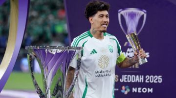 فيرمينو يغادر أهلي جدة ويتجه إلى الدوري القطري هذا الصيف