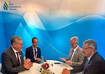 وزير البترول يعقد جلسة مباحثات مع نائب رئيس مجلس الوزراء ووزير النفط العراقي