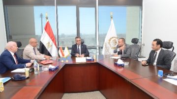 وزير التموين يكلف إدارة الاتصال السياسي بسرعة فرز طلبات النواب لأجل المواطنين وزير التموين يكلف إدارة الاتصال السياسي بسرعة فرز طلبات النواب لأجل المواطنين