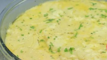 بدون لحوم ...طريقة عمل شرائح البطاطس بصوص الجبن في الفرن