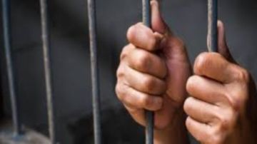 شاب يطعن زوجته وشقيقها ويشعل النيران في مسكن الزوجية بالقاهرة شاب يطعن زوجته وشقيقها ويشعل النيران في مسكن الزوجية بالقاهرة