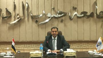 رئيس جامعة جنوب الوادي يناقش الخريطة الزمنية للتنسيق والقبول بالجامعة الأهلية رئيس جامعة جنوب الوادي يناقش الخريطة الزمنية للتنسيق والقبول بالجامعة الأهلية