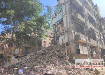 مكون من 3 طوابق.. انهيار جزئي لعقار قديم بالعطارين وسط الإسكندرية