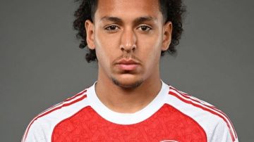 نجم أرسنال ينضم لمعسكر منتخب مصر للشباب