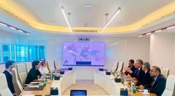 وزير البترول يلتقي رئيس مكتب الشئون الدولية بديوان عام الرئاسة ومدير الشركة العالمية القابضة