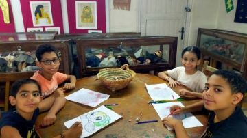 طباعة الزخارف الإسلامية .. ورشة للأطفال بمتحف ركن فاروق صور