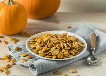 لماذا ينصح الأطباء الرجال بتناول بذور اليقطين يوميا؟ (تعرف علي الأسباب)